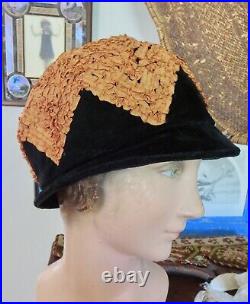 1920s French Art Deco Black Velvet Ribbon Work Cloche Hat Exceptional Condition