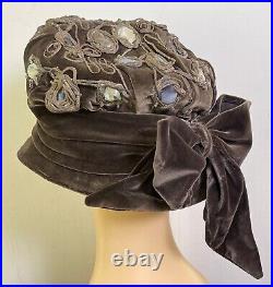 Antique 1914 Hand Made Cloche Hat in Spectacular Silver Silk Velvet YY452