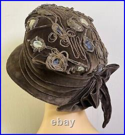 Antique 1914 Hand Made Cloche Hat in Spectacular Silver Silk Velvet YY452
