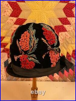 Authentic Vintage Women's Embroidered Velvet Cloche Hat Size 20-21 with Hat Box
