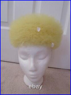 Fun Vintage Schiaparelli Yellow Net Pillbox Hat with Scattered'Leaves' S 19.5
