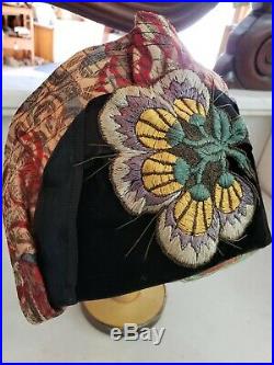 Gorgeous Vintage 1920's Cloche Hat, Velvet with Applique and Colors, Silk Lining