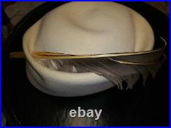 Halston White wool Feathered Hat VINTAGE Cap Authentic LABEL. Excellent condition