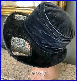 ORIGINAL ANTIQUE 1920's GRAY VELVET BRIMMED CLOCHE HAT With METALLIC LACE INSERTS