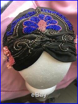 Outstanding Antique French Flapper Hat / Cloche 1920s, silk, floral beading