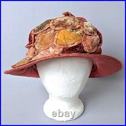 True 1920s Vintage Cloche Hat Peach Velvet Flower Petals 20s Antique