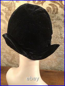 True Vintage Edwardian 1900s 1920s woman Silk Velvet Hat