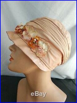 VINTAGE FLAPPER CLOCHE HAT 1920s BEAUTIFUL SILK With VELVET FLOWERS ORIGINAL