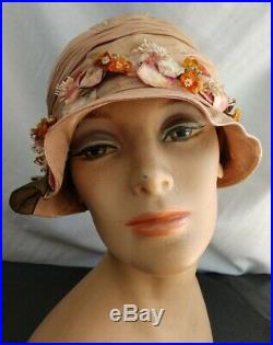VINTAGE FLAPPER CLOCHE HAT 1920s BEAUTIFUL SILK With VELVET FLOWERS ORIGINAL