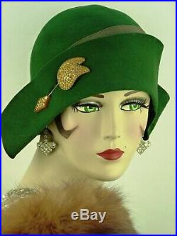 VINTAGE HAT 1920s CLOCHE HAT, GREEN FELT ASYMMETRIC BRIM w RHINESTONE HAT FLASH
