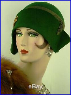 VINTAGE HAT 1920s CLOCHE HAT, GREEN FELT ASYMMETRIC BRIM w RHINESTONE HAT FLASH