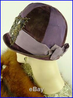 VINTAGE HAT 1920s ORIGINAL CLOCHE HAT PURPLE VELVET w EXQUISITE BEADED FRONTAGE