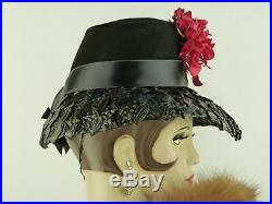 VINTAGE HAT 1930s FRENCH, BLACK FELT & WOVEN RAFFIA BRIMMED HAT w PINK FLOWERS