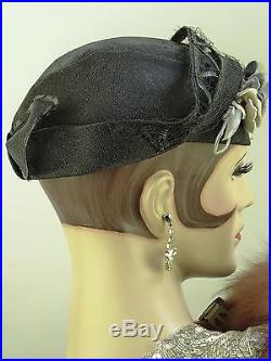 VINTAGE HAT 1930s FRENCH'CALOT HAT' IN BLACK WOVEN SISAL w HALO FRONT & FLORALS