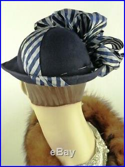 VINTAGE HAT 1930s USA, DEEP BLUE SOFT FELT SLOUCH WIDE STRIPED RIBBONS & HAT PIN