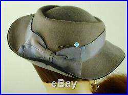 VINTAGE HAT 1930s USA, POWDER GREY FELT SLOUCH, RIBBON & BOW & ORIGINAL HAT PIN