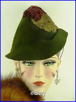 VINTAGE HAT 1930s V RARE LILLY DACHE OLIVE GREEN FELT ROBIN HOOD HAT w FEATHERS