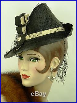 VINTAGE HAT 1940s FRENCH, BEAUTIFUL LADIES TILT HAT IN FINE BLACK STRAW w CREAM