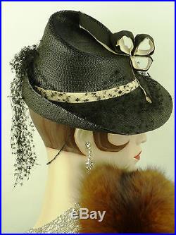 VINTAGE HAT 1940s FRENCH, BEAUTIFUL LADIES TILT HAT IN FINE BLACK STRAW w CREAM