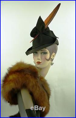 VINTAGE HAT 1940s FRENCH TILT TOPPER w SLOPING CROWN, BIG BOW & TALL RED FEATHER