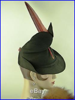 VINTAGE HAT 1940s FRENCH TILT TOPPER w SLOPING CROWN, BIG BOW & TALL RED FEATHER