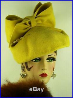 VINTAGE HAT 1940s FRENCH WWII ERA, MUSTARD YELLOW FELT HIGH TILT WITH BIG BOW