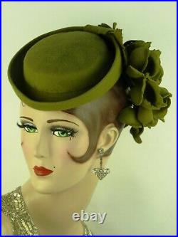 VINTAGE HAT 1940s USA,'LISETTE' SAGE GREEN FELT TILT HAT w FELT ROSES HOOP BACK