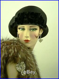 VINTAGE HAT FRENCH 1920s CLOCHE HAT, NAVY BLUE STRAW, VELVET FLOWERS & HATPIN