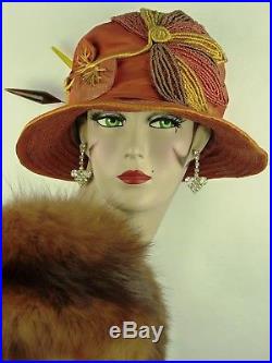 VINTAGE HAT ORIG. 1920s'MEADOWBROOK' CLOCHE, RUST ORANGE SILK w BRAIDED FLOWERS