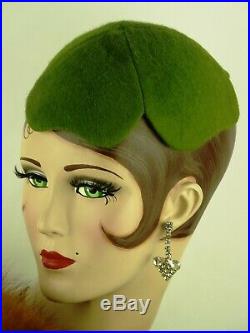 VINTAGE HAT ORIGINAL 1930s USA, HATTIE CARNEGIE, SHAMROCK, GREEN FELT SKULL CAP
