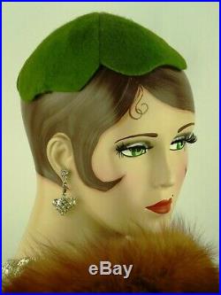 VINTAGE HAT ORIGINAL 1930s USA, HATTIE CARNEGIE, SHAMROCK, GREEN FELT SKULL CAP