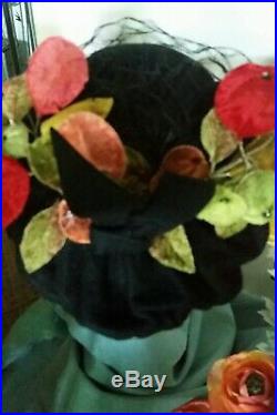 Vintage Schiaparelli Womens Toque Felt Hat/Vintage Velvet Flowers