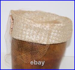 Vintage bow front straw hat with netting