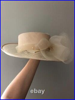 Vintage woman's beige hat with decor. Brand Giovannio, New York. Straw