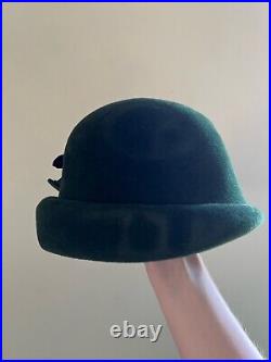 Vintage woman's green hat with leaves. Brand Oscar de la Renta, Wool
