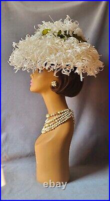 Vtg. Iconic New Look 50s-60s Silk Flower Sauser Chrysantenum Hat! Mint